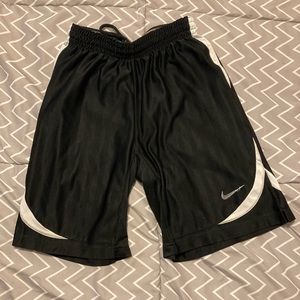 Men’s Medium Nike Athletic Shorts At The Knee Basketball Black and White
